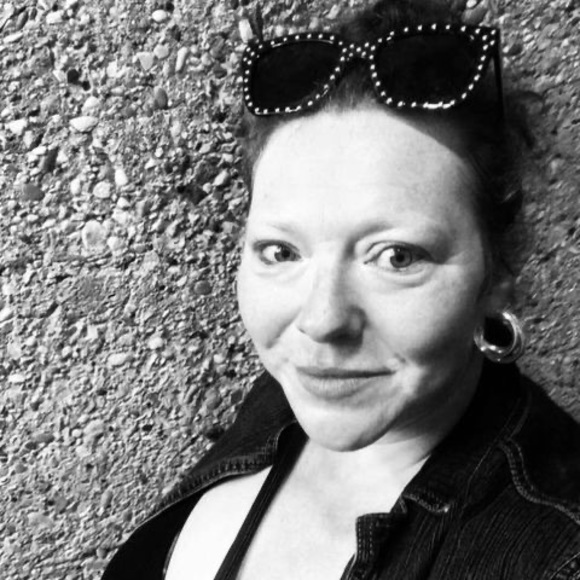 Meet your Posher, Jenny - Picture 1 of 3